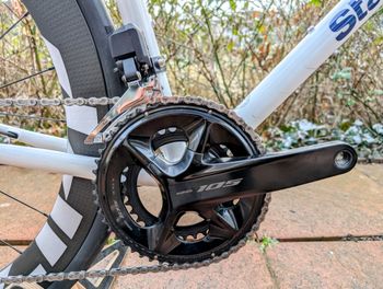 Used Standert Triebwerk Shimano 105 Di2 2023 Road & Gravel, White — image 10 of 20