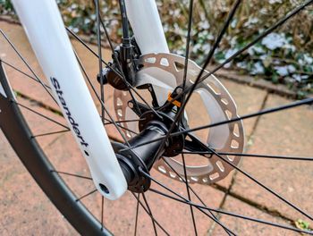 Used Standert Triebwerk Shimano 105 Di2 2023 Road & Gravel, White — image 8 of 20