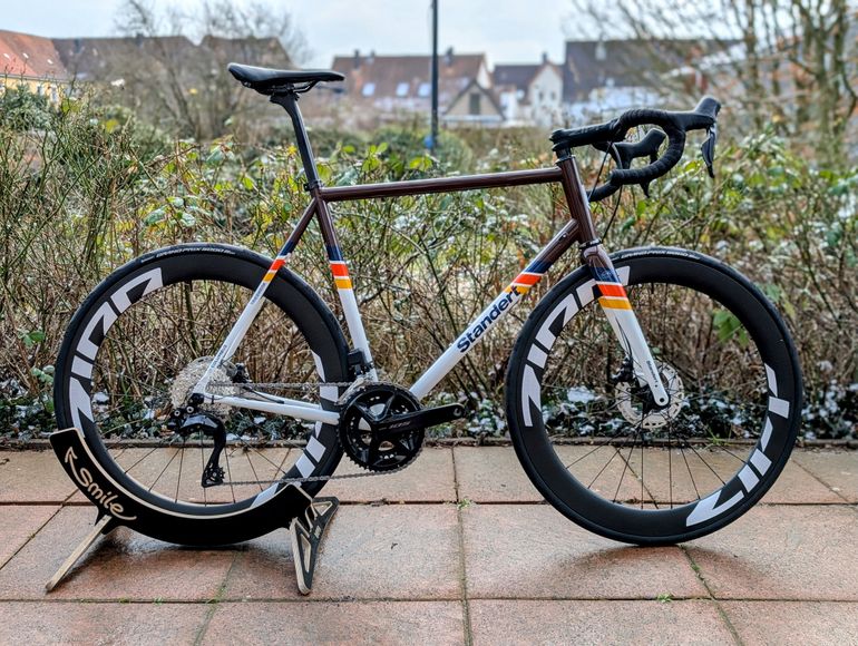 Used Standert Triebwerk Shimano 105 Di2 2023 Road & Gravel, White — image 1 of 20