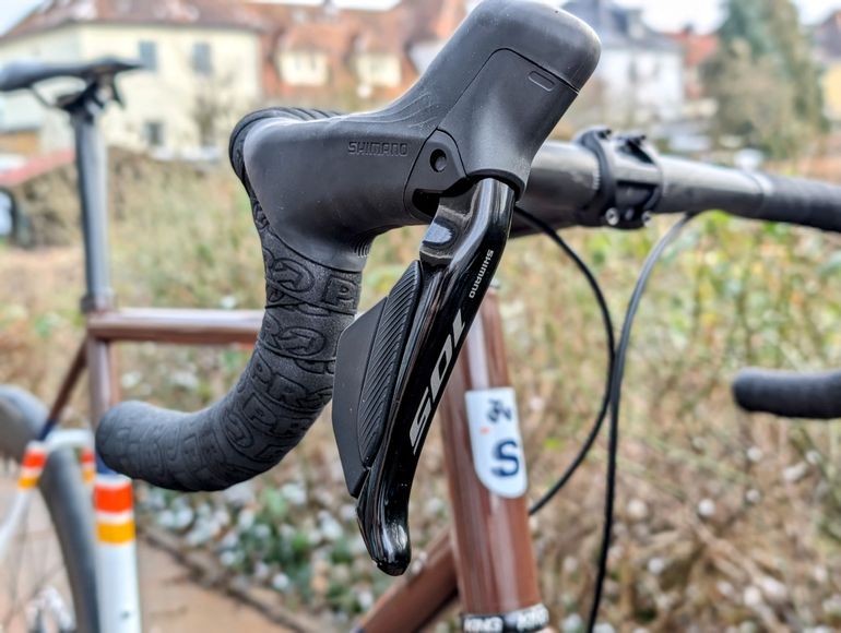 Used Standert Triebwerk Shimano 105 Di2 2023 Road & Gravel, White — image 6 of 20