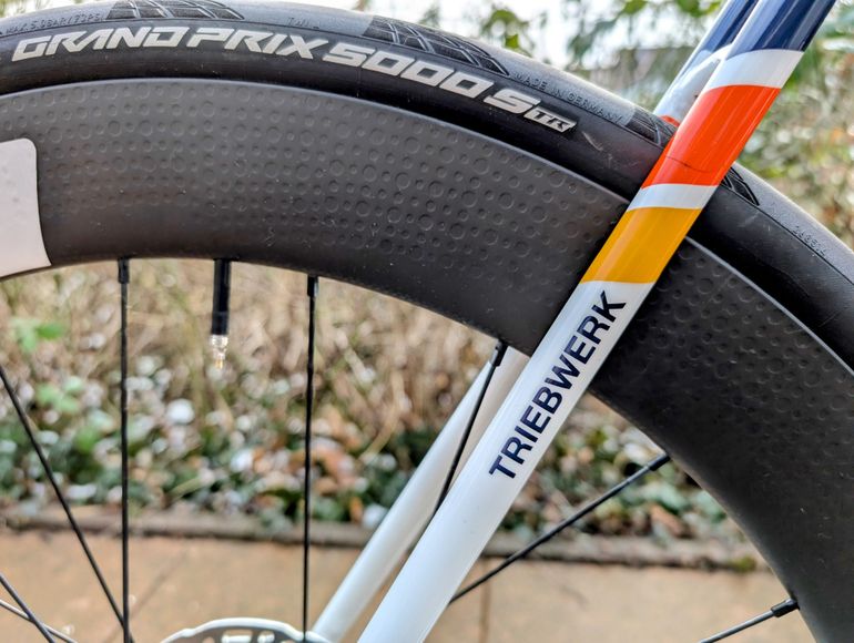 Used Standert Triebwerk Shimano 105 Di2 2023 Road & Gravel, White — image 17 of 20