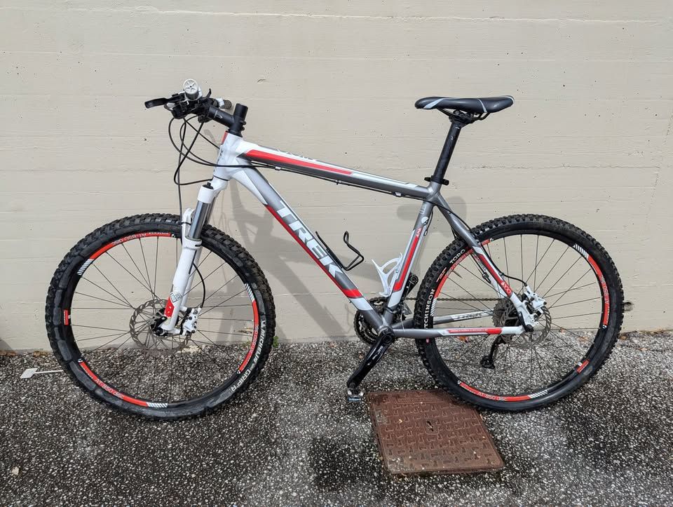 マウンテンバイク トレック 6300 DISC サイズ17.5 44.5㎝