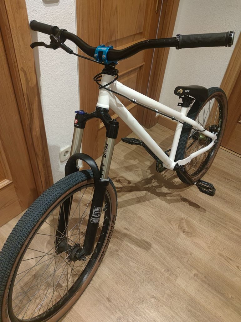 Used Specialized DIRT BIKE 24 2014 Mountainbike — image 5 of 14