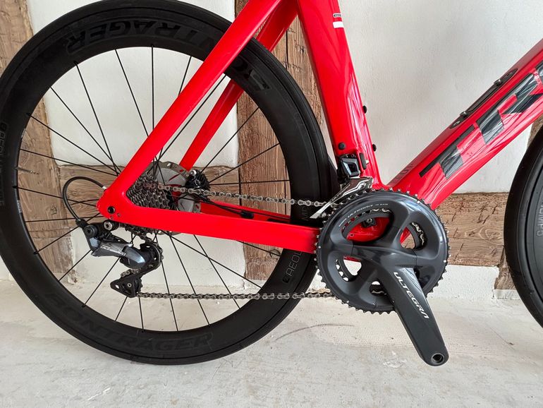 Used Trek Madone SL 6 Disc 2020 2020 Road & Gravel, Red — image 3 of 4