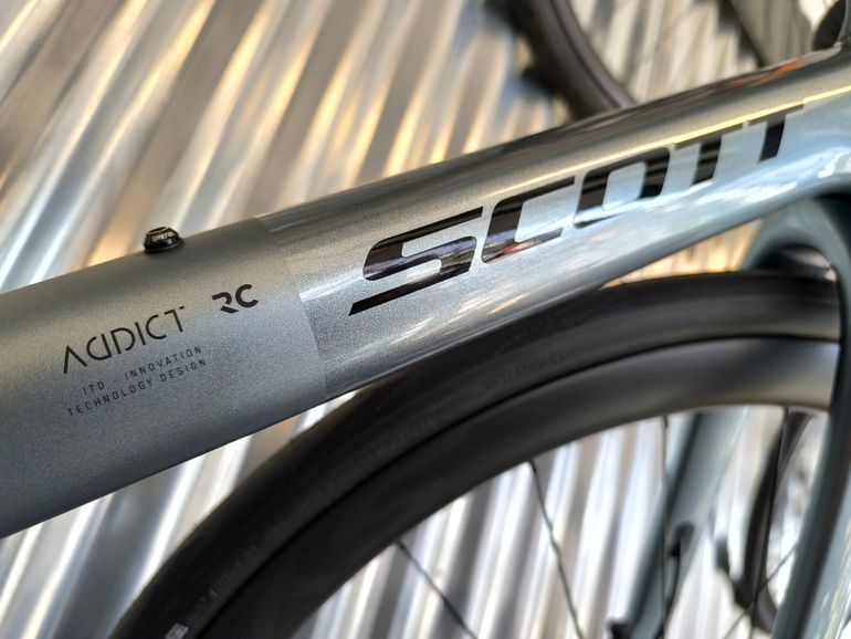 Brugt Scott Addict RC 30 2025 Road & Gravel — billede 2 af 4