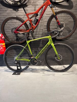 ほぼ新品MERIDA SCULTURA ENDURANCE 300 2024年 2024 MERIDA SCULTURA ENDURANCE 300 油圧DISC ティアグラ 470mm