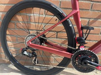 Used BMC Roadmachine 01 THREE 2024 2024 Road & Gravel, Red — image 5 of 6