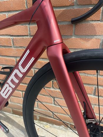 Used BMC Roadmachine 01 THREE 2024 2024 Road & Gravel, Red — image 4 of 6