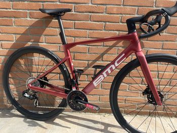 Used BMC Roadmachine 01 THREE 2024 2024 Road & Gravel, Red — image 6 of 6