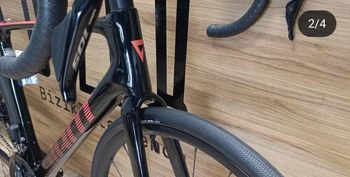 Tweedehands Giant Defy Advanced 1 2024 2024 Road & Gravel — afbeelding 2 van 3
