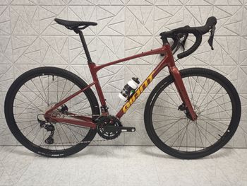 Used Giant REVOLT 0 2025 2025 Road & Gravel — image 1 of 7