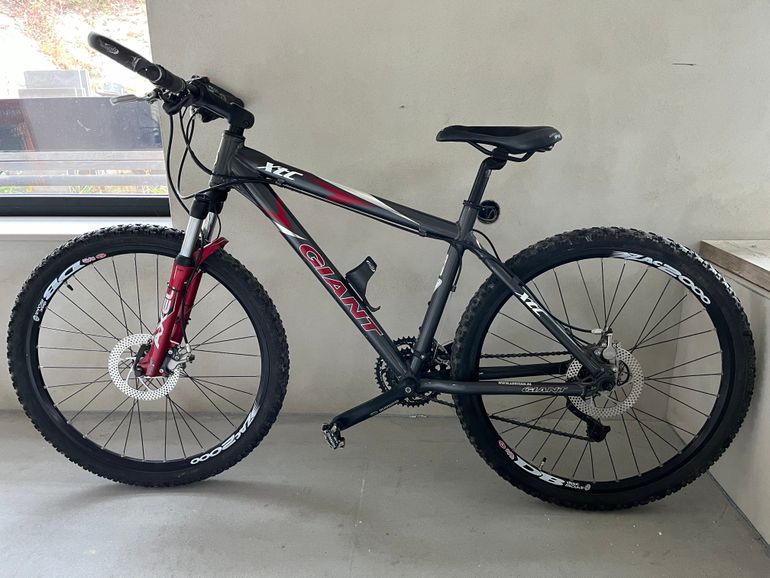 Giant 2004 2004 Mountainbike de segunda mano, Gris claro — imagen 3 de 10