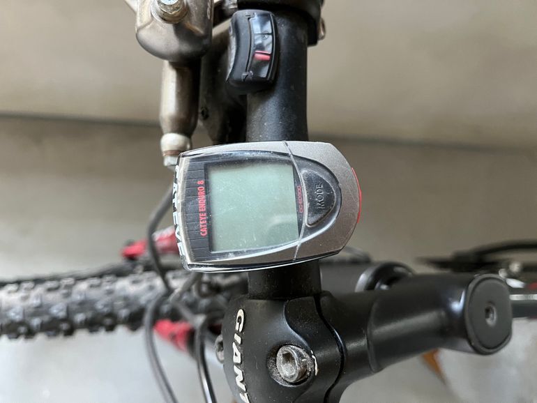 Giant 2004 2004 Mountainbike de segunda mano, Gris claro — imagen 2 de 10