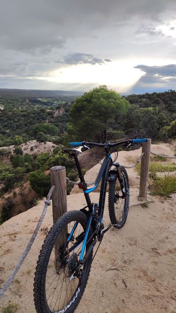 Used Giant Trance 27.5 2 2015 2015 Mountainbike, Black, 27.5 (650B) — image 8 of 8
