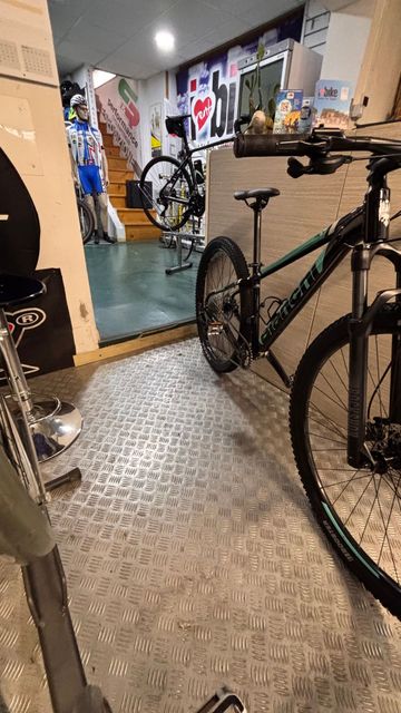 Used Bianchi Magma 2023 Mountainbike, Black — image 2 of 11