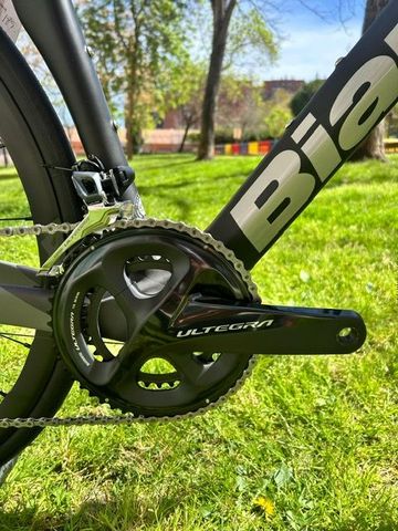 Gebrauchtes Bianchi Oltre Shimano 105 2022 Road & Gravel, Hellgrau — Bild 2 von 3
