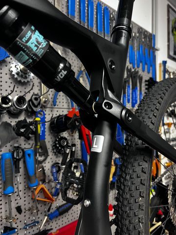 Orbea OIZ H30 2022 2022 Mountainbike usato, Nero — immagine 5 di 24
