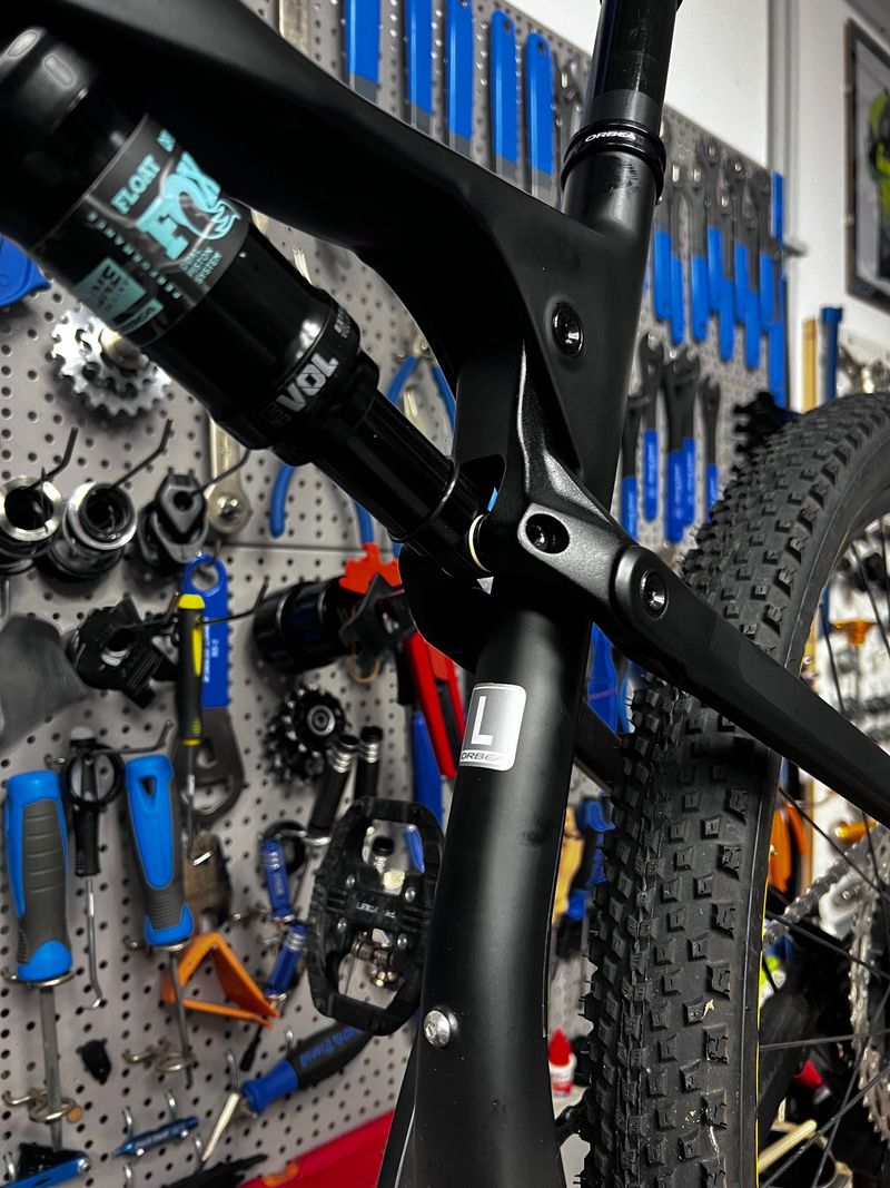 Orbea OIZ H30 2022 2022 Mountainbike usato, Nero — immagine 5 di 24