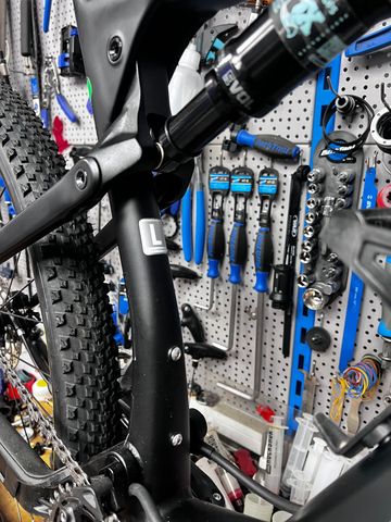 Orbea OIZ H30 2022 2022 Mountainbike usato, Nero — immagine 19 di 24