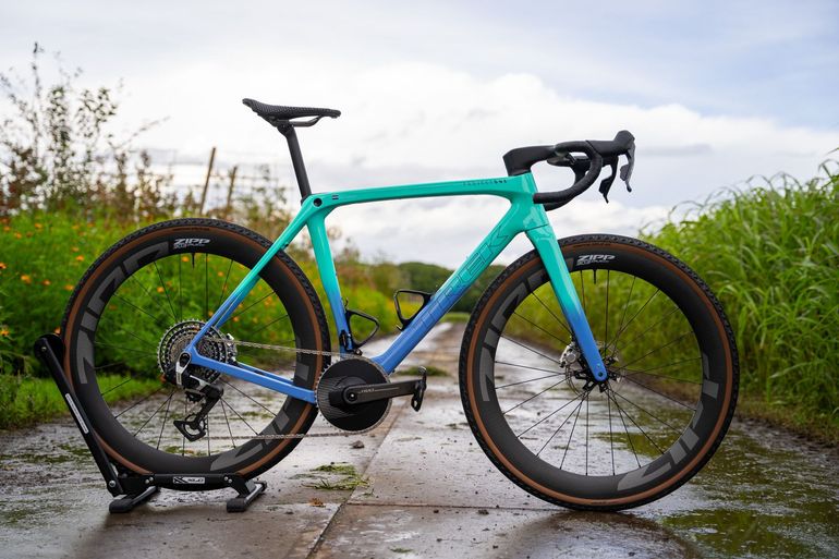 Used Trek Checkmate SLR 9 AXS 2025 2025 Road & Gravel — image 1 of 8