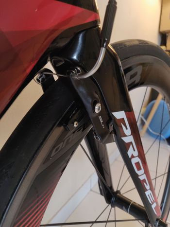 Used Giant Giant Propel Advanced Pro 1 2018 Road & Gravel, Red — image 1 of 10