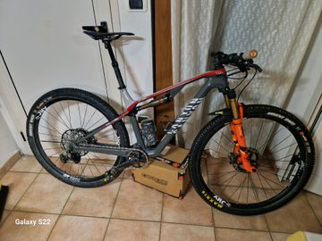 Brugt Canyon Lux CF SLX 9.0 Team 2020 2020 Mountainbike — billede 2 af 4