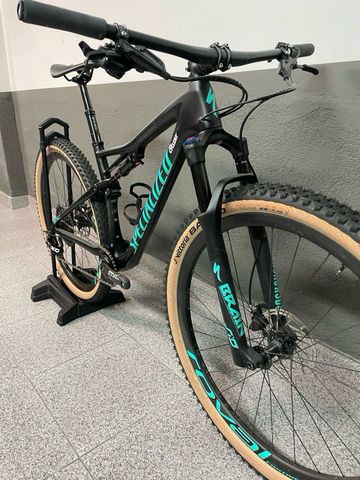 Used Specialized Men's Epic Pro 2019 2019 Mountainbike, Black, 29 — image 3 of 5