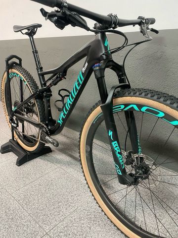 Used Specialized Men's Epic Pro 2019 2019 Mountainbike, Black, 29 — image 4 of 5