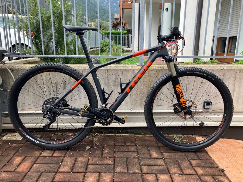 Used Trek Procaliber 9.7 2018 2018 Mountainbike, Light Gray, 27.5, 29 — image 2 of 3