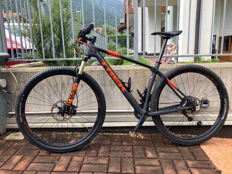 Used Trek Procaliber 9.7 2018 2018 Mountainbike, Light Gray, 27.5, 29 — image 1 of 3