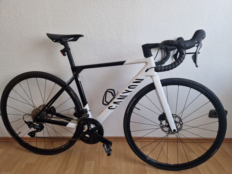 Canyon Ultimate CF SL 7 2024 2024 Road & Gravel d'occasion — image 2 sur 19