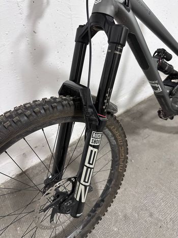 Used Commencal CLASH RACE 2021 2021 Mountainbike, Light Gray, 27.5 — image 6 of 7