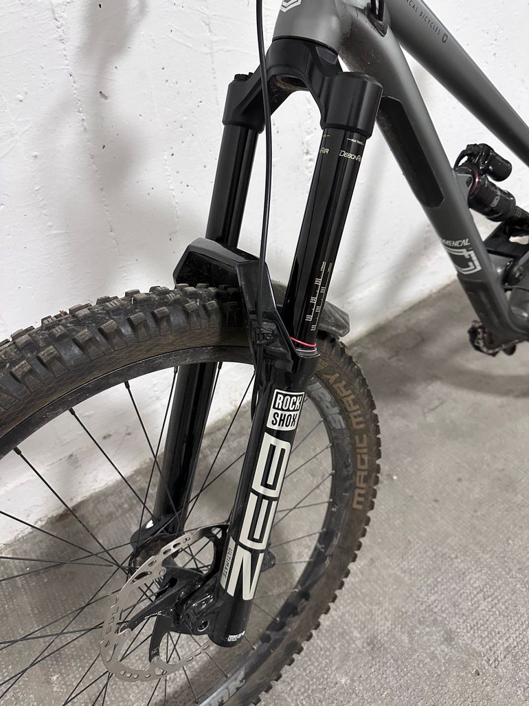 Used Commencal CLASH RACE 2021 2021 Mountainbike, Light Gray, 27.5 — image 6 of 7