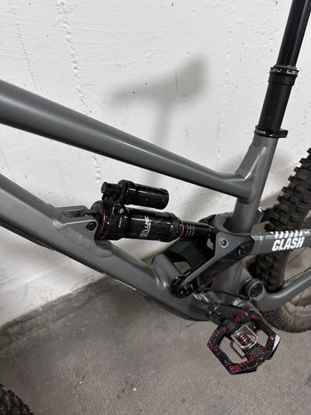 Used Commencal CLASH RACE 2021 2021 Mountainbike, Light Gray, 27.5 — image 7 of 7