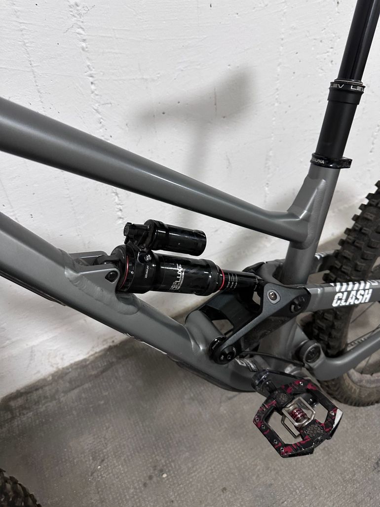 Used Commencal CLASH RACE 2021 2021 Mountainbike, Light Gray, 27.5 — image 7 of 7