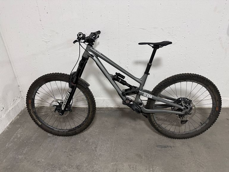 Used Commencal CLASH RACE 2021 2021 Mountainbike, Light Gray, 27.5 — image 1 of 7