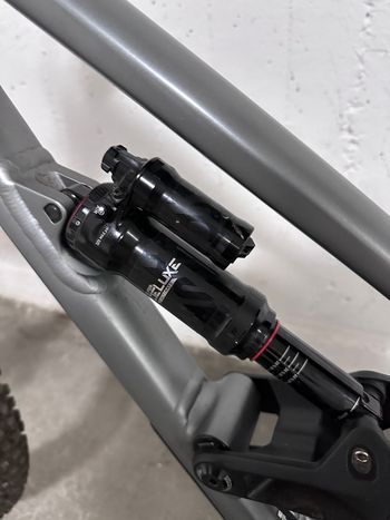 Used Commencal CLASH RACE 2021 2021 Mountainbike, Light Gray, 27.5 — image 4 of 7
