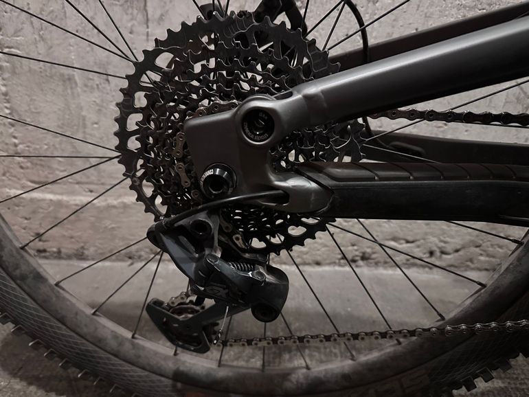 Used Commencal CLASH RACE 2021 2021 Mountainbike, Light Gray, 27.5 — image 3 of 7