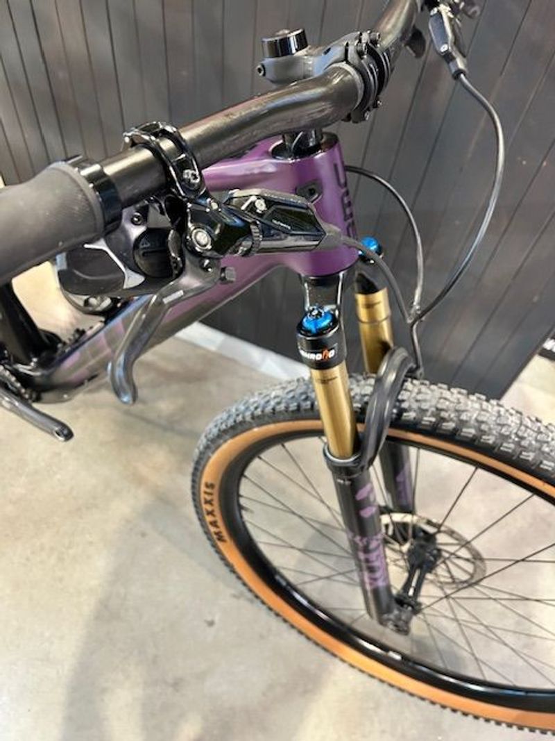 BMC Fourstroke AMP LT LTD 2023 2023 Mountainbike d'occasion — image 6 sur 15