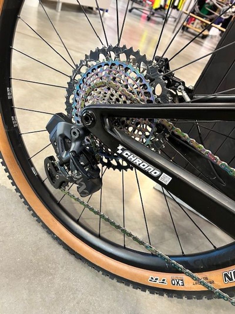 BMC Fourstroke AMP LT LTD 2023 2023 Mountainbike d'occasion — image 11 sur 15