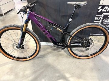 BMC Fourstroke AMP LT LTD 2023 2023 Mountainbike d'occasion — image 9 sur 15