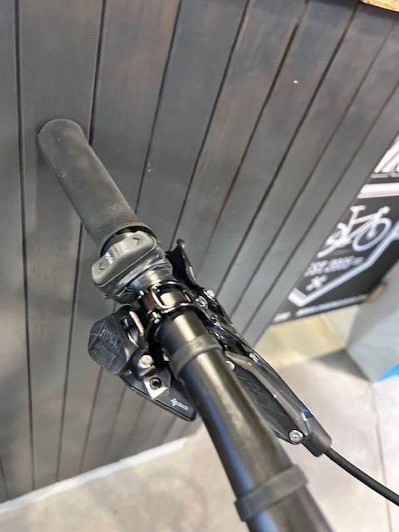 BMC Fourstroke AMP LT LTD 2023 2023 Mountainbike d'occasion — image 3 sur 15