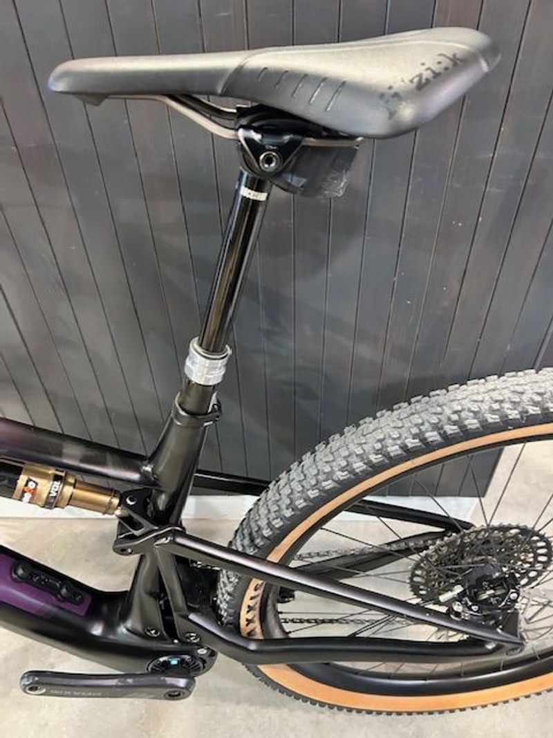 BMC Fourstroke AMP LT LTD 2023 2023 Mountainbike d'occasion — image 12 sur 15