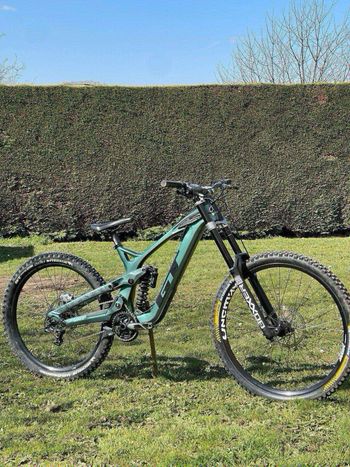 Used GT Fury 2022 Mountainbike, Green — image 1 of 5