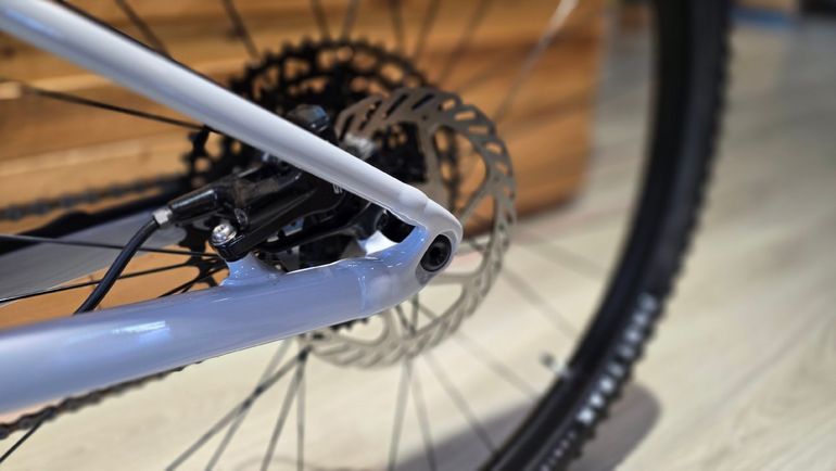 Used Specialized Chisel 2025 2025 Mountainbike, Light Gray, 29 — image 9 of 13