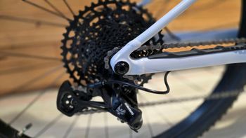 Used Specialized Chisel 2025 2025 Mountainbike, Light Gray, 29 — image 3 of 13