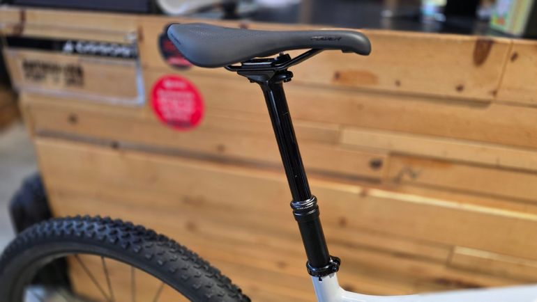 Used Specialized Chisel 2025 2025 Mountainbike, Light Gray, 29 — image 2 of 13