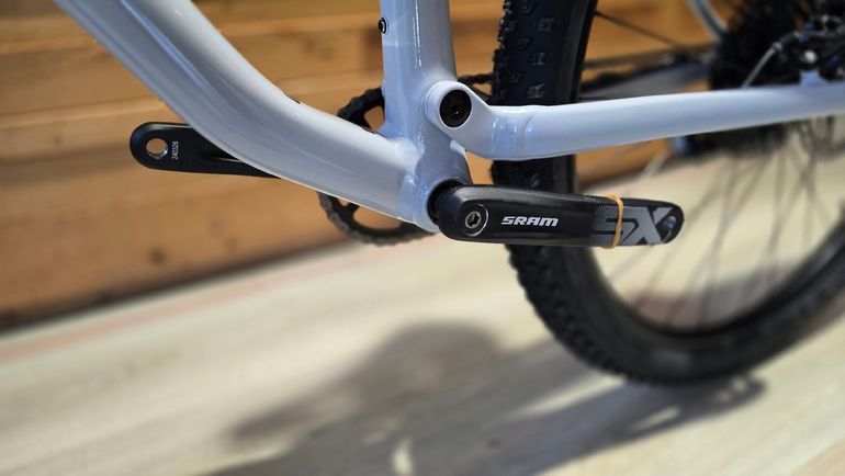Used Specialized Chisel 2025 2025 Mountainbike, Light Gray, 29 — image 12 of 13