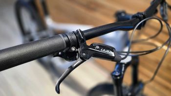 Used Specialized Chisel 2025 2025 Mountainbike, Light Gray, 29 — image 6 of 13