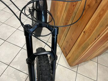 Używany Trek Fuel EXe 9.8 XT 2024 2024 Mountainbike — zdjęcie 6 z 12